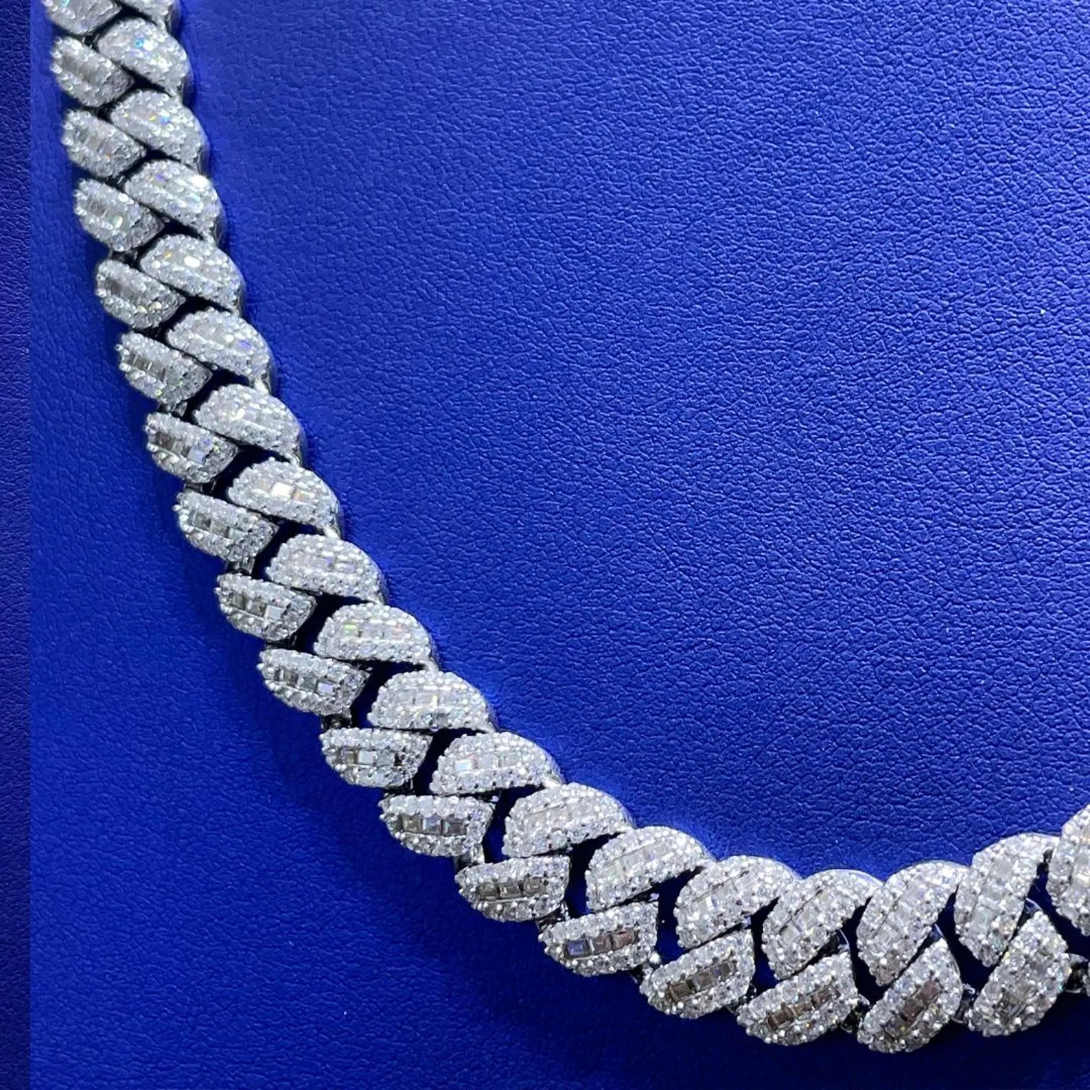 10mm Moissanite Cuban Link Chain [19.94ctw] in 925 Sterling Silver
