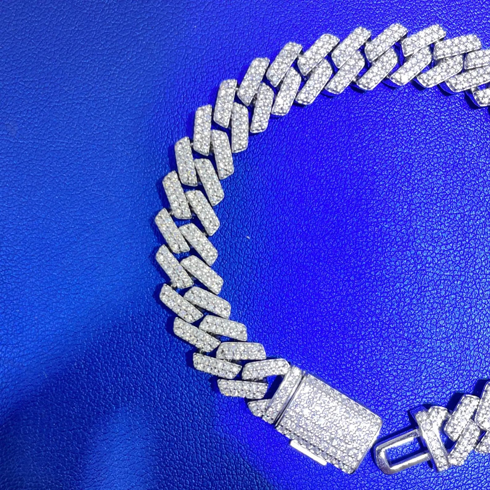 Round Cuban Link Bracelet [6.5 CTW] Moissanites in 925 Sterling Silver