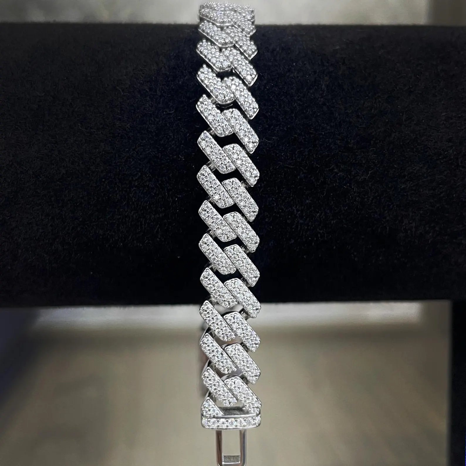 Round Cuban Link Bracelet [6.5 CTW] Moissanites in 925 Sterling Silver
