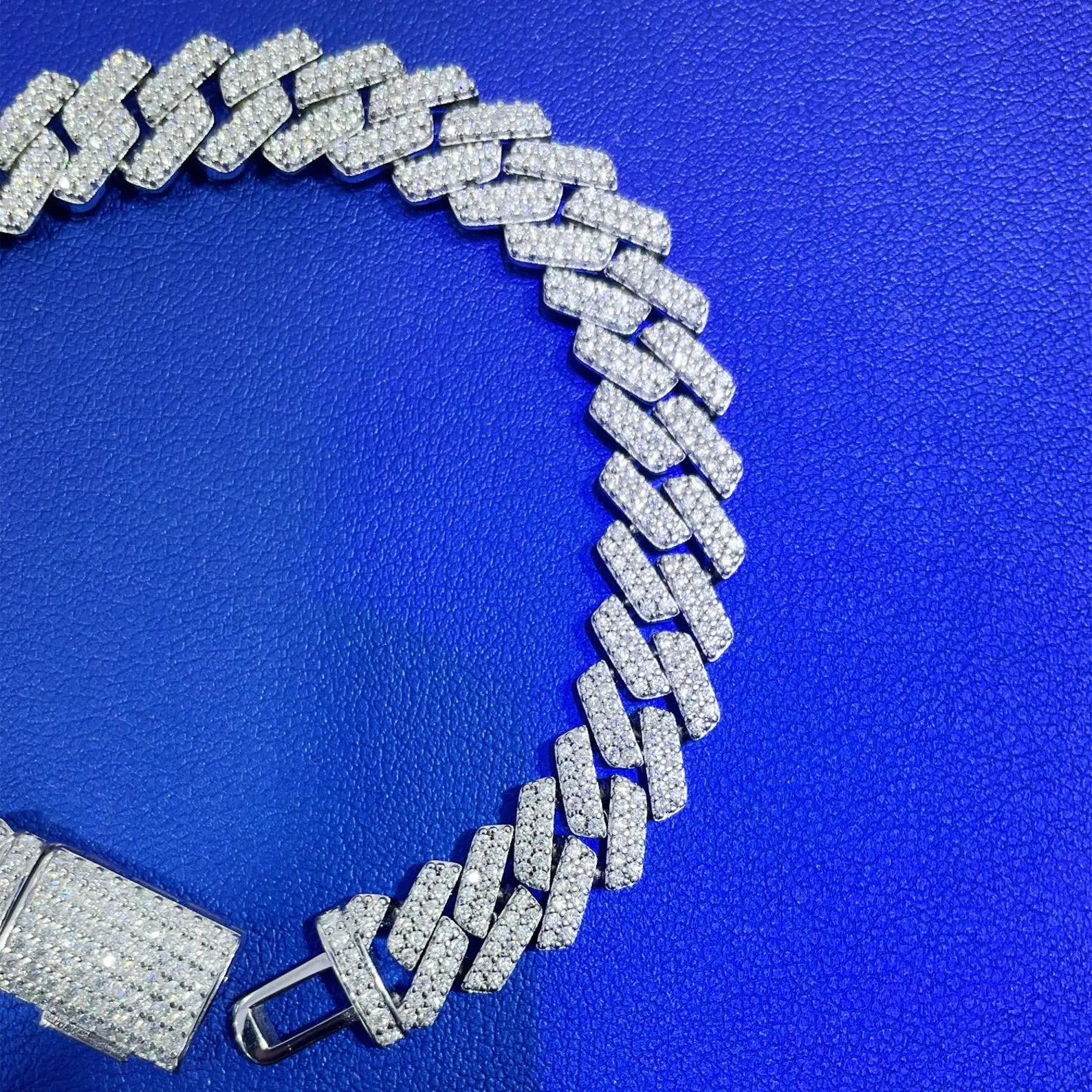 Round Cuban Link Bracelet [6.5 CTW] Moissanites in 925 Sterling Silver