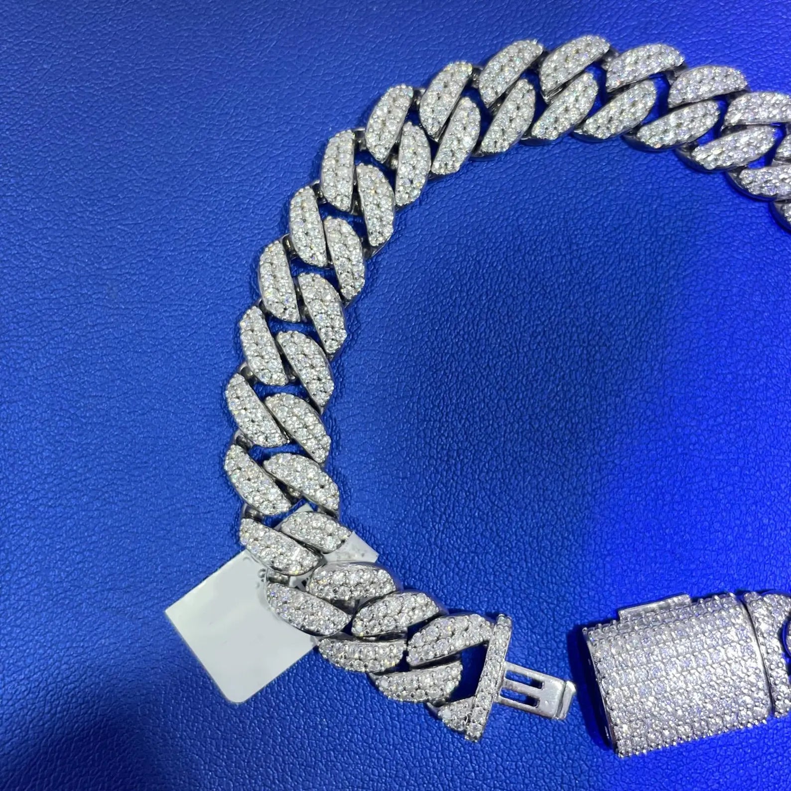 Round Cuban Link Bracelet [7.77 CTW] Moissanites in 925 Sterling Silver