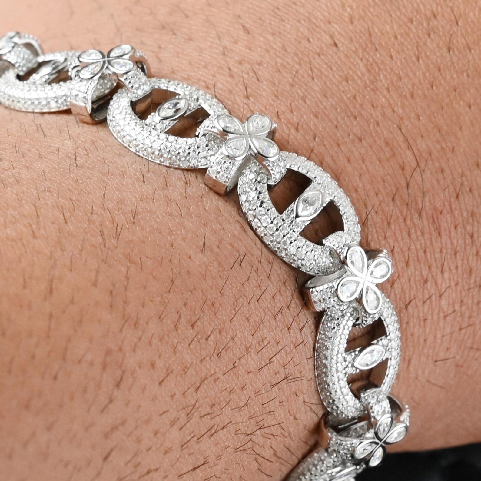 Gucci Link Clover Bracelet [18 CTW] Moissanites in 925 Sterling Silver