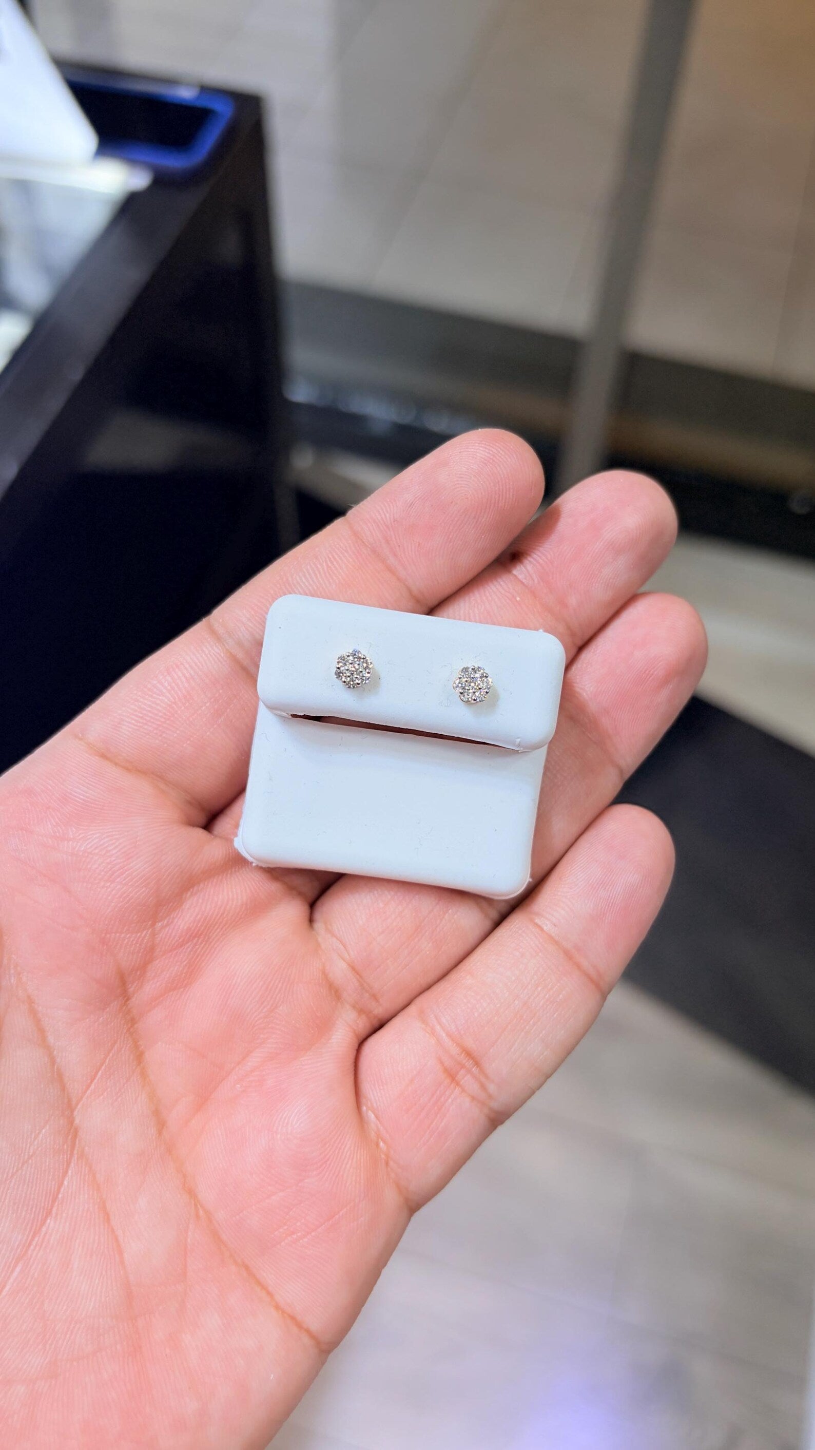 10K White Gold Diamond 0.25 CTW Flower Earring