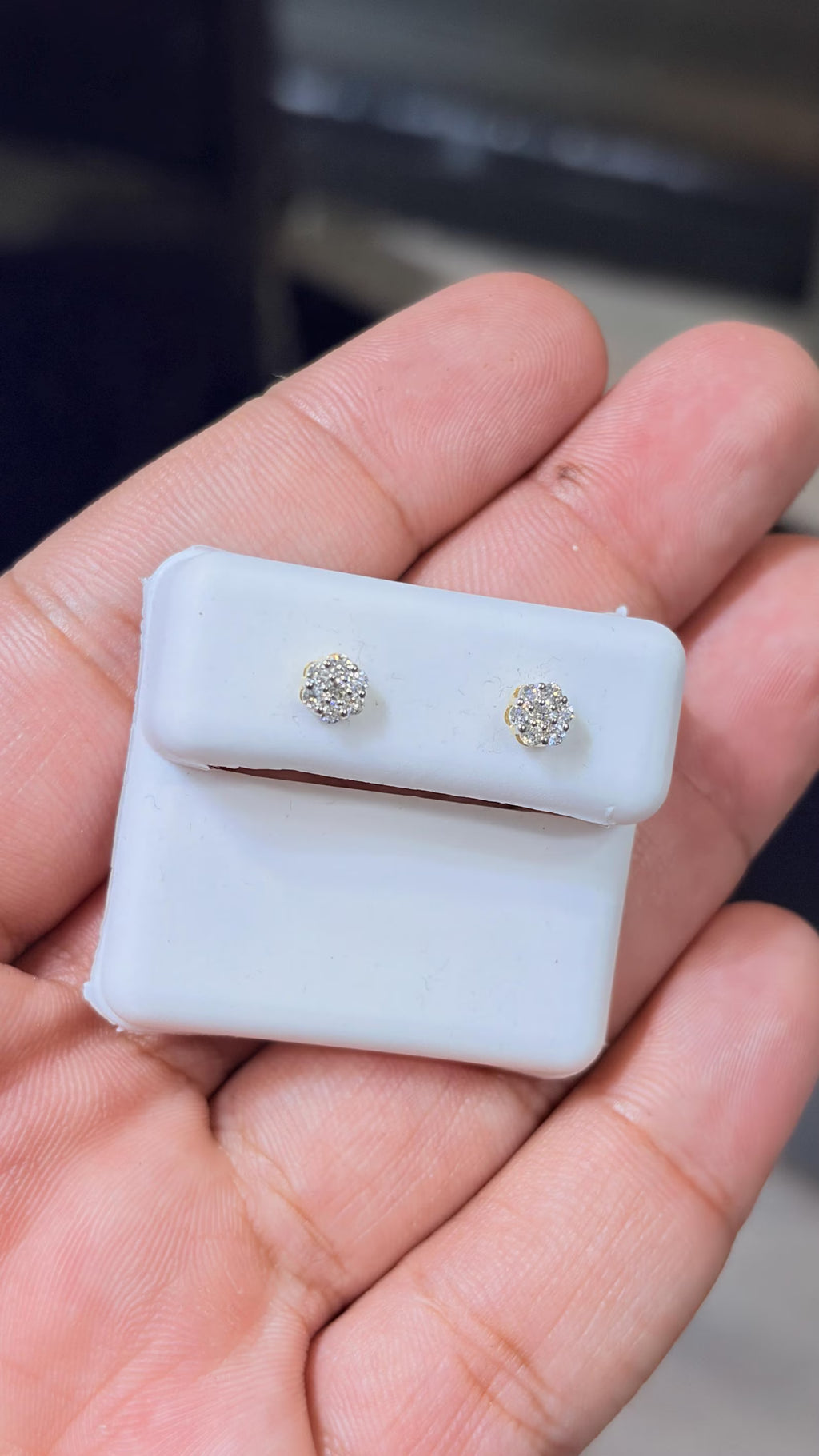 10K White Gold Diamond 0.25 CTW Flower Earring