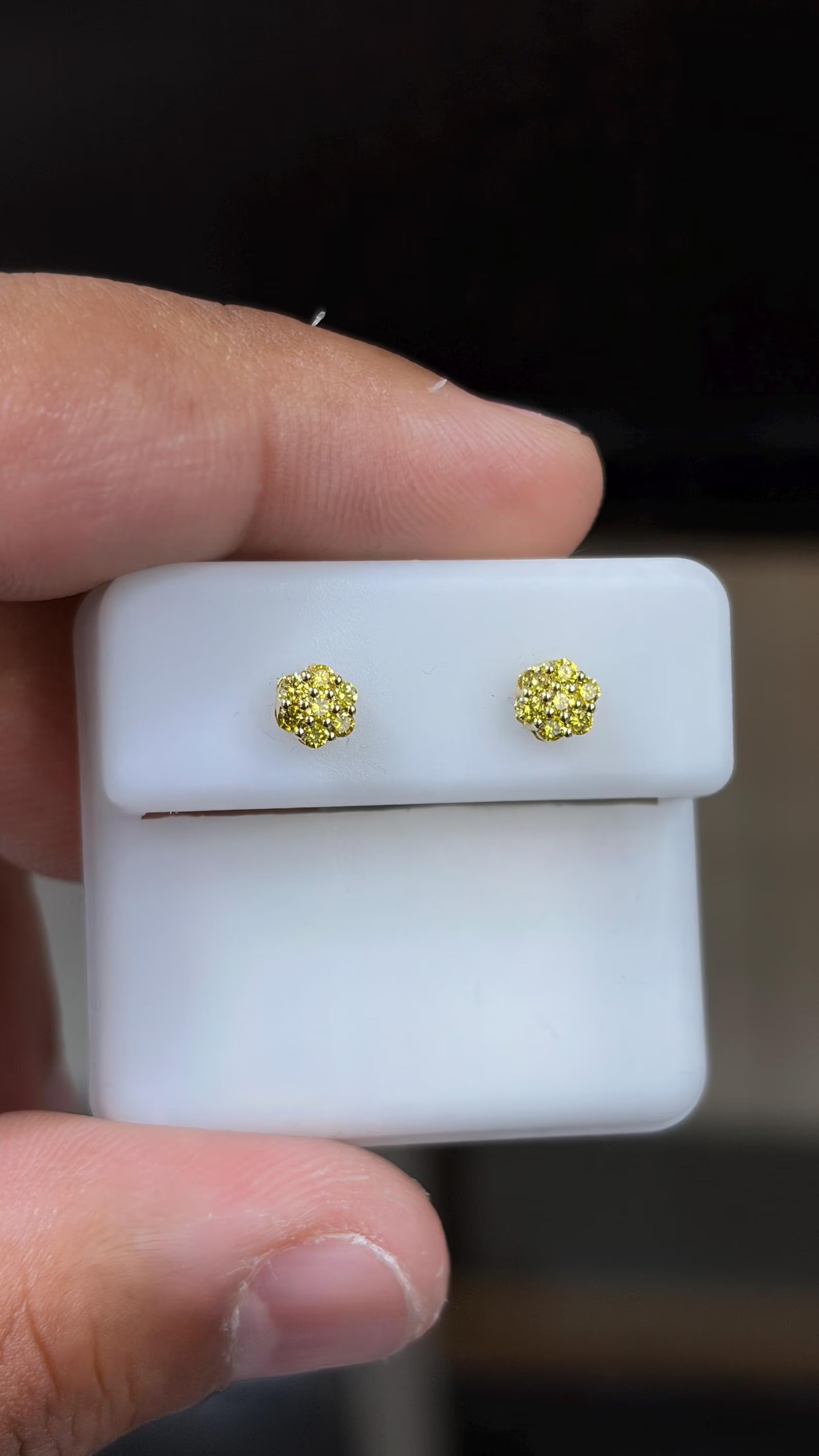 10K Gold Floral Yellow Diamond 0.25 CTW Earring