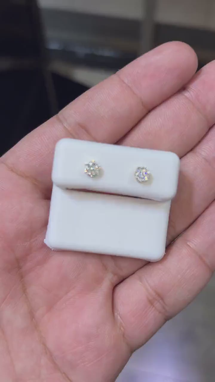 10K White Gold Diamond 0.25 CTW Flower Earring