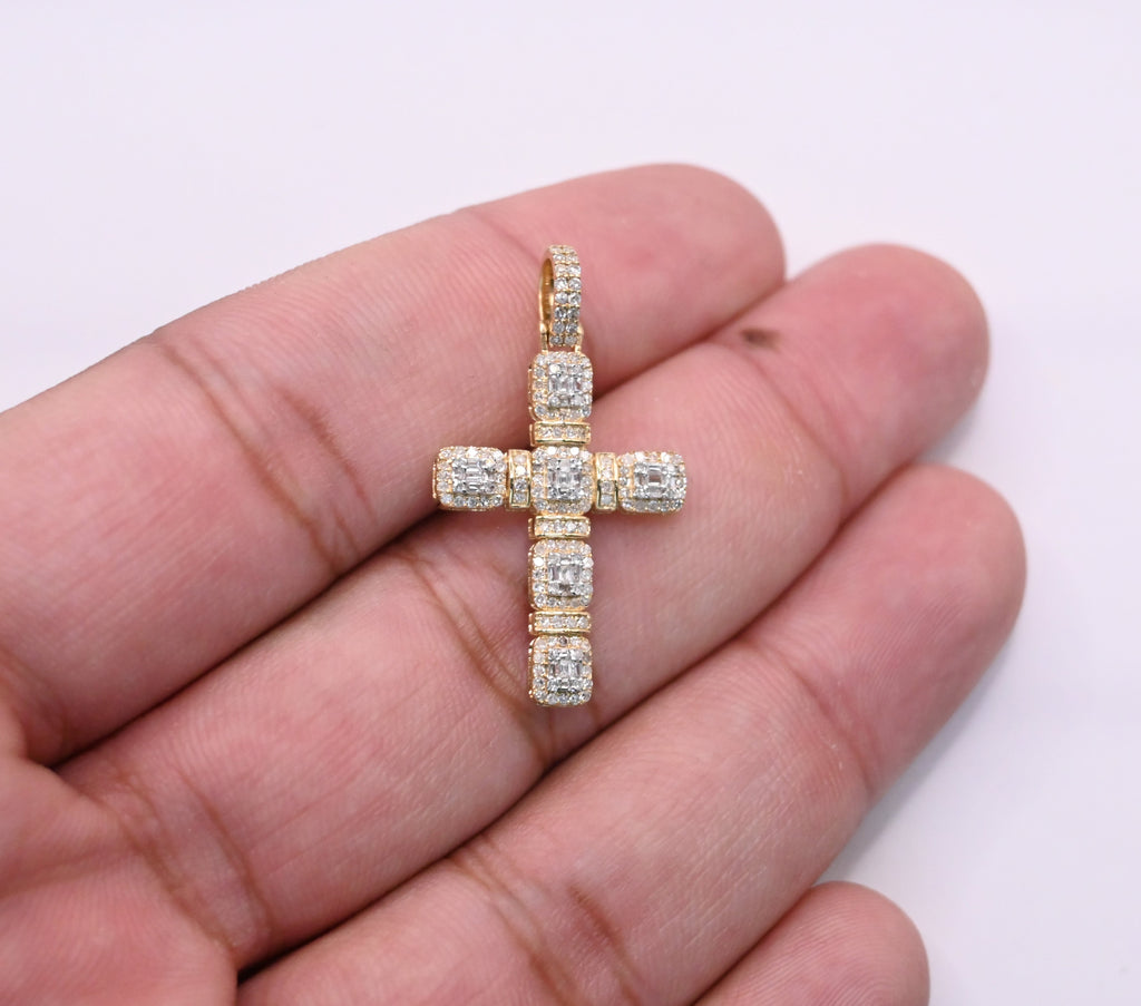 10K Gold Diamond Pendant 0.60CT
